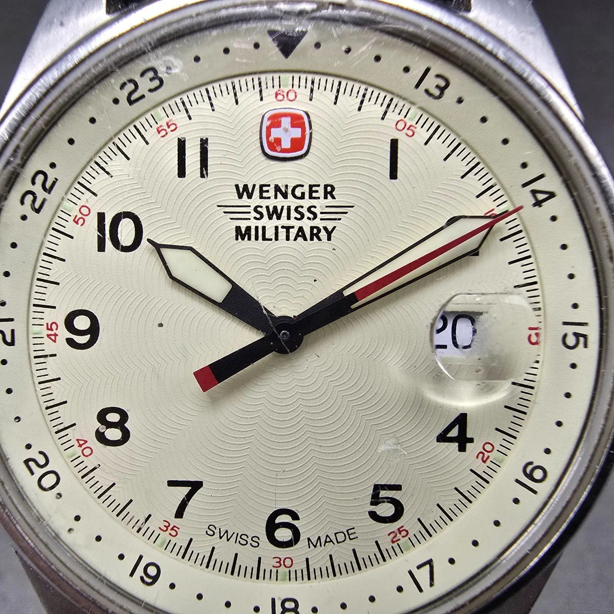 Wenger Swiss Military Watch Men 40mm Cream Dial Steel Date 79103 New Battery CH1