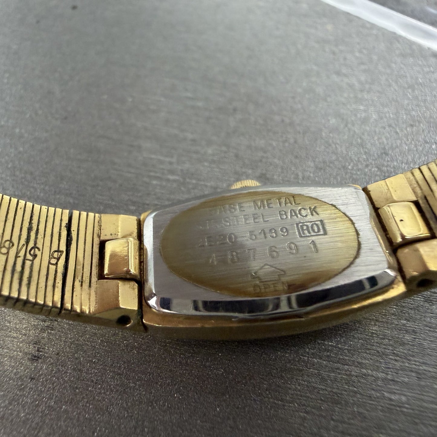 Seiko Tank Watch Women 13mm Champagne Dial Gold Tone Rectangle 2e205139 NewBatt9