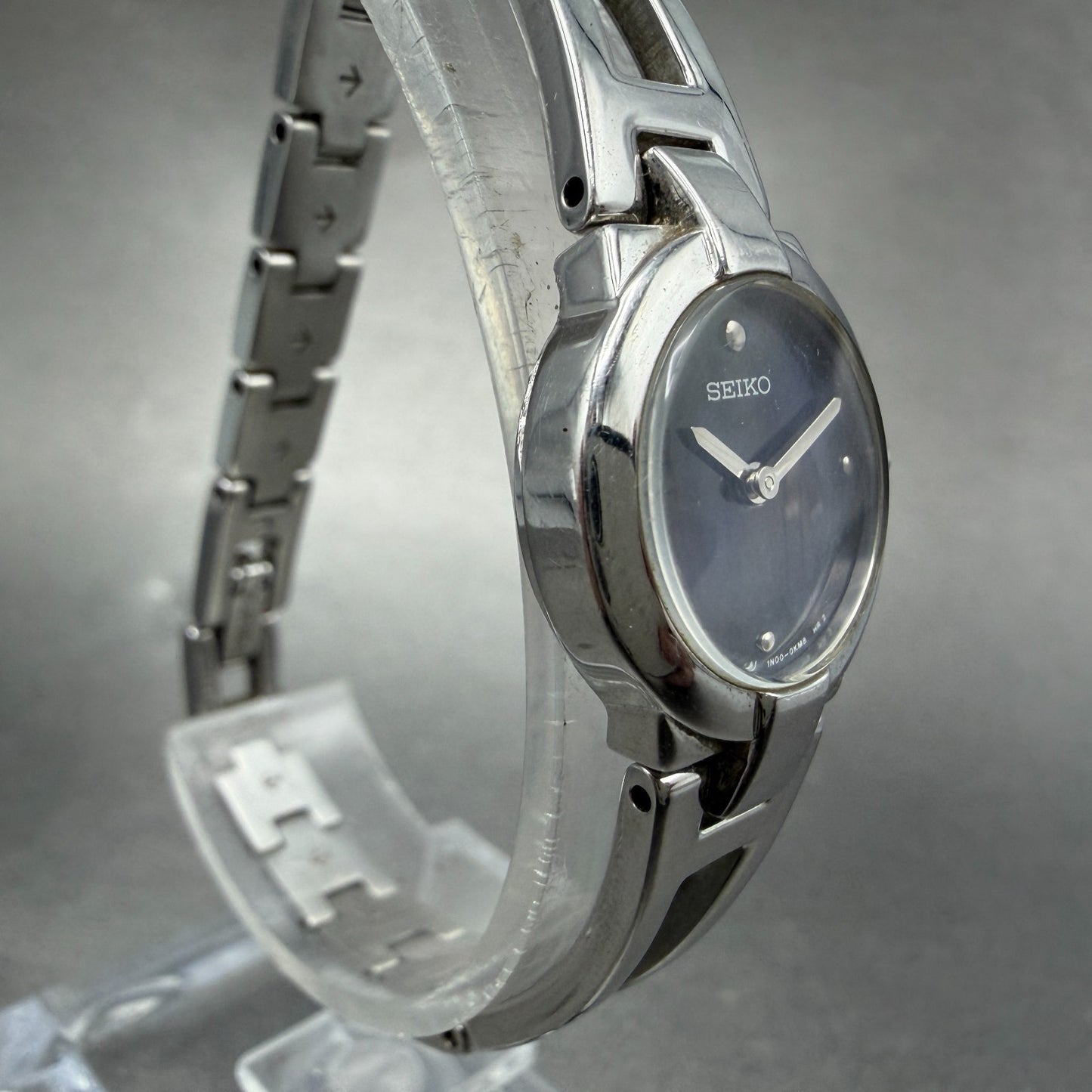 Seiko Watch Women 20mm Blue Dial Silver Tone Round 1n00-0gm0 New Battery Vintage3
