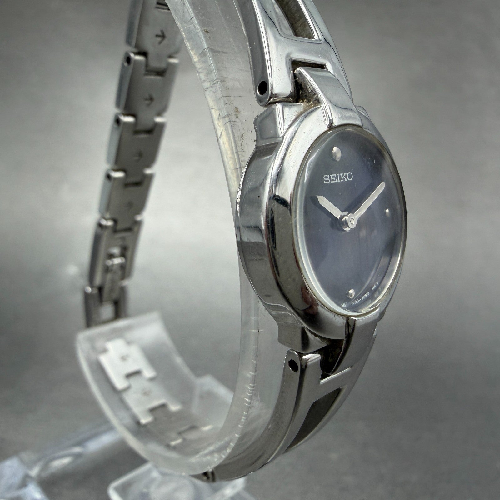 Seiko Watch Women 20mm Blue Dial Silver Tone Round 1n00-0gm0 New Battery Vintage3