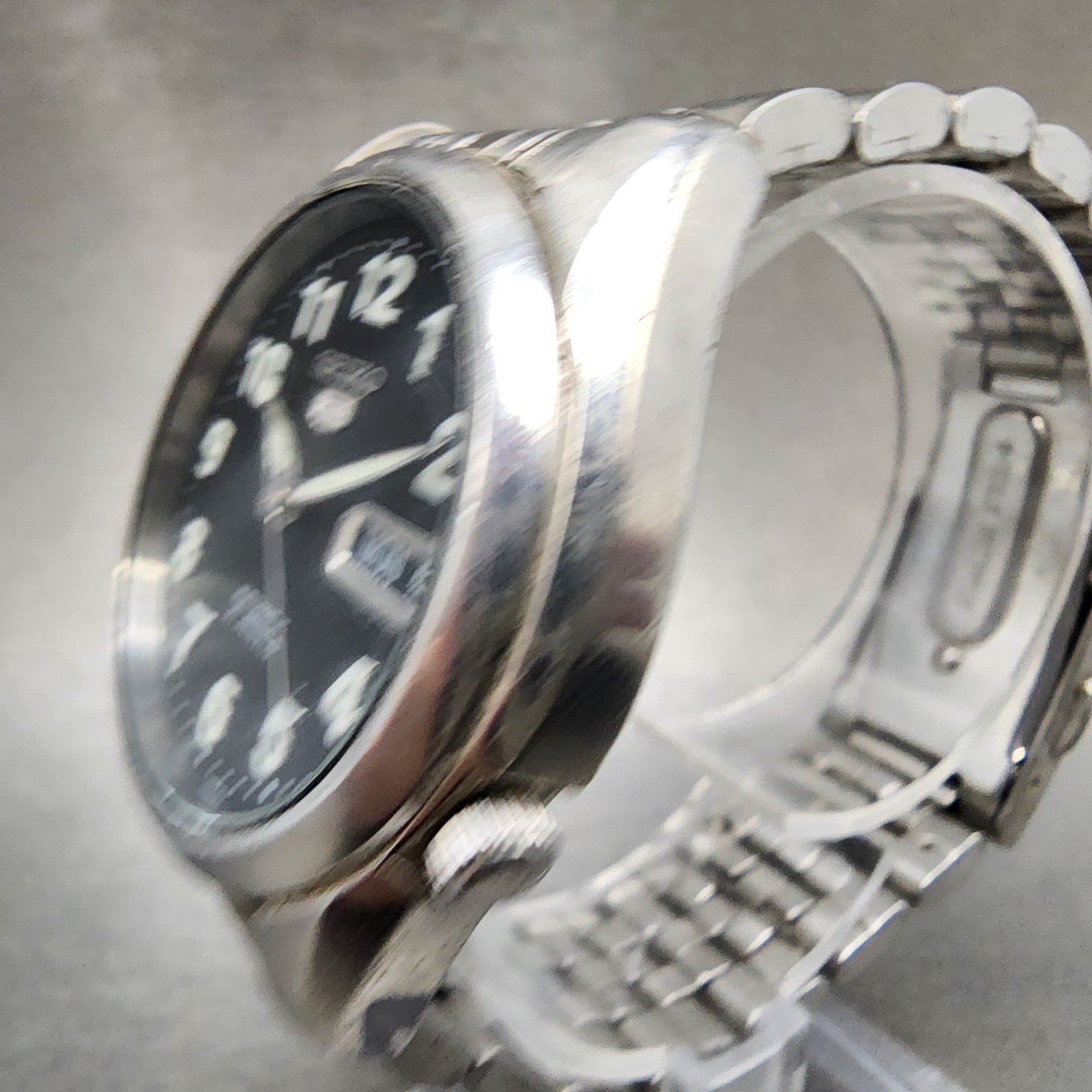 Seiko 5 Automatic Watch Men 37mm Black Dial Silver Tone Daydate 7s2601V0 Runs2