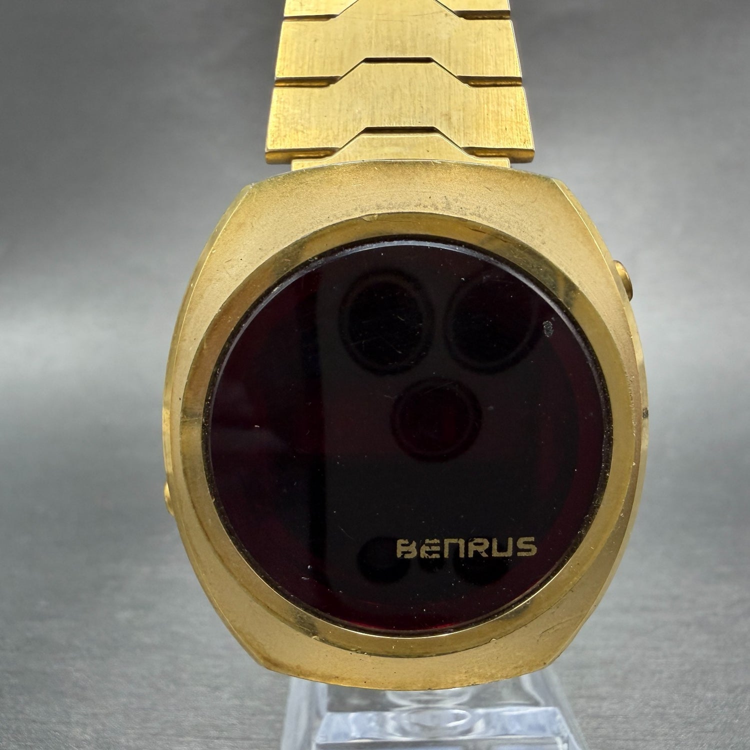 Benrus RED LED Watch Men 37mm Digital Gold Tone READ!!!! Round New Battery VTG0