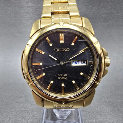 Seiko Solar Watch Men 39mm Black Dial Gold Tone Daydate Round V158-0AD0 Runs NUI0