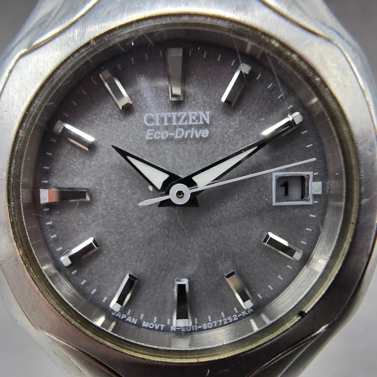 Citizen Eco-Drive Watch Women 25mm Gray Dial Silver Date E011-S049601 Runs JP21