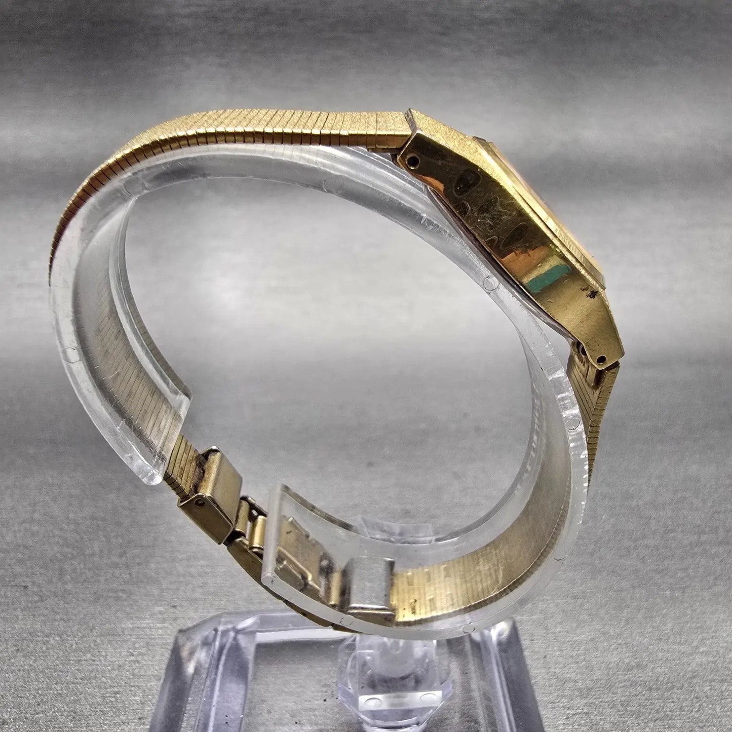 Seiko Watch Women 20mm Gold Dial Gold Tone Oval 8Y21-0020 New Battery Vintage8