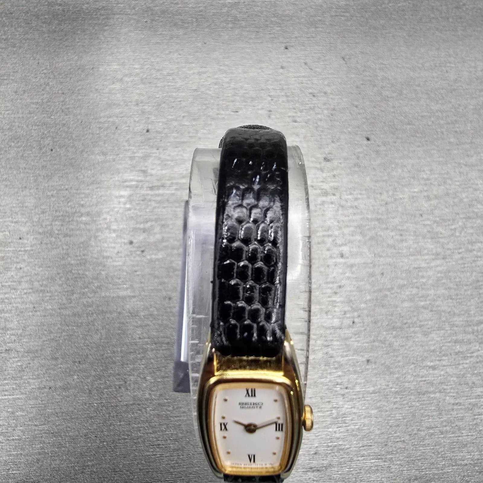 Seiko Watch Women 13mm White Dial Gold Tone Oval 2E20-6309 New Battery Vintage4