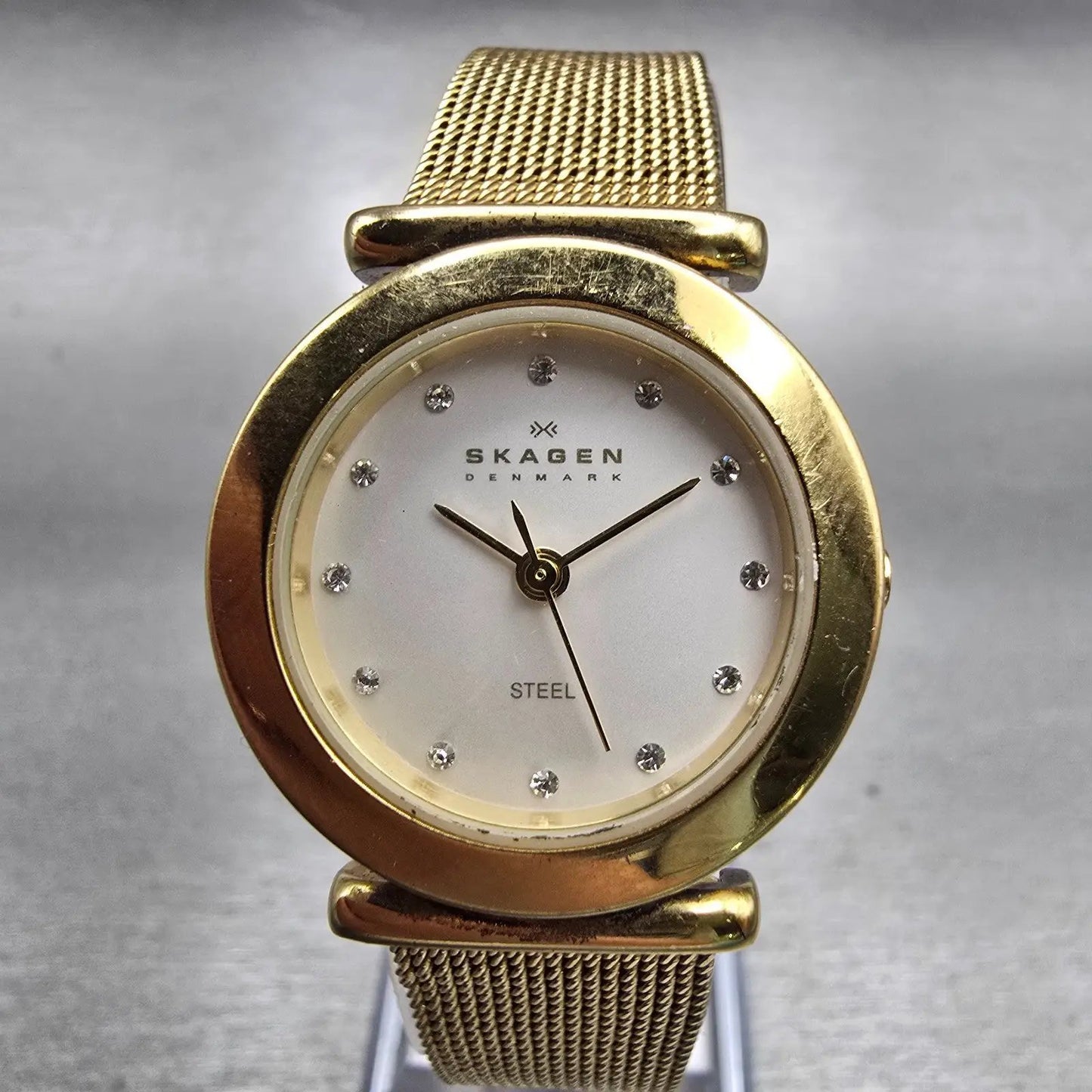 Skagen Denmark Watch Women 25mm White Dial Gold Tone Round 107SGGD New Battery0