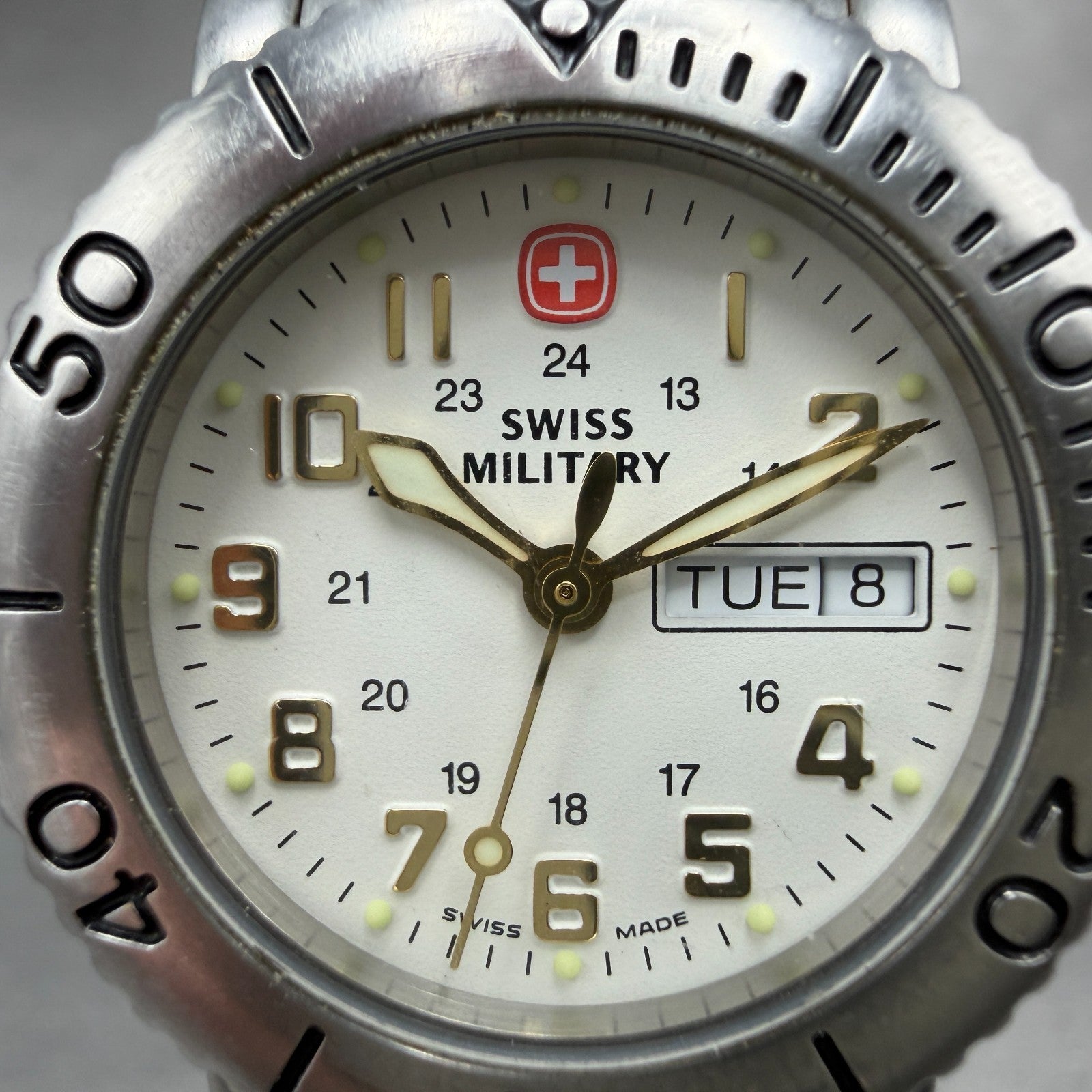 Swiss Military Watch Women 29mm White Dial Two Tone Daydate 091.1410 New Battery1