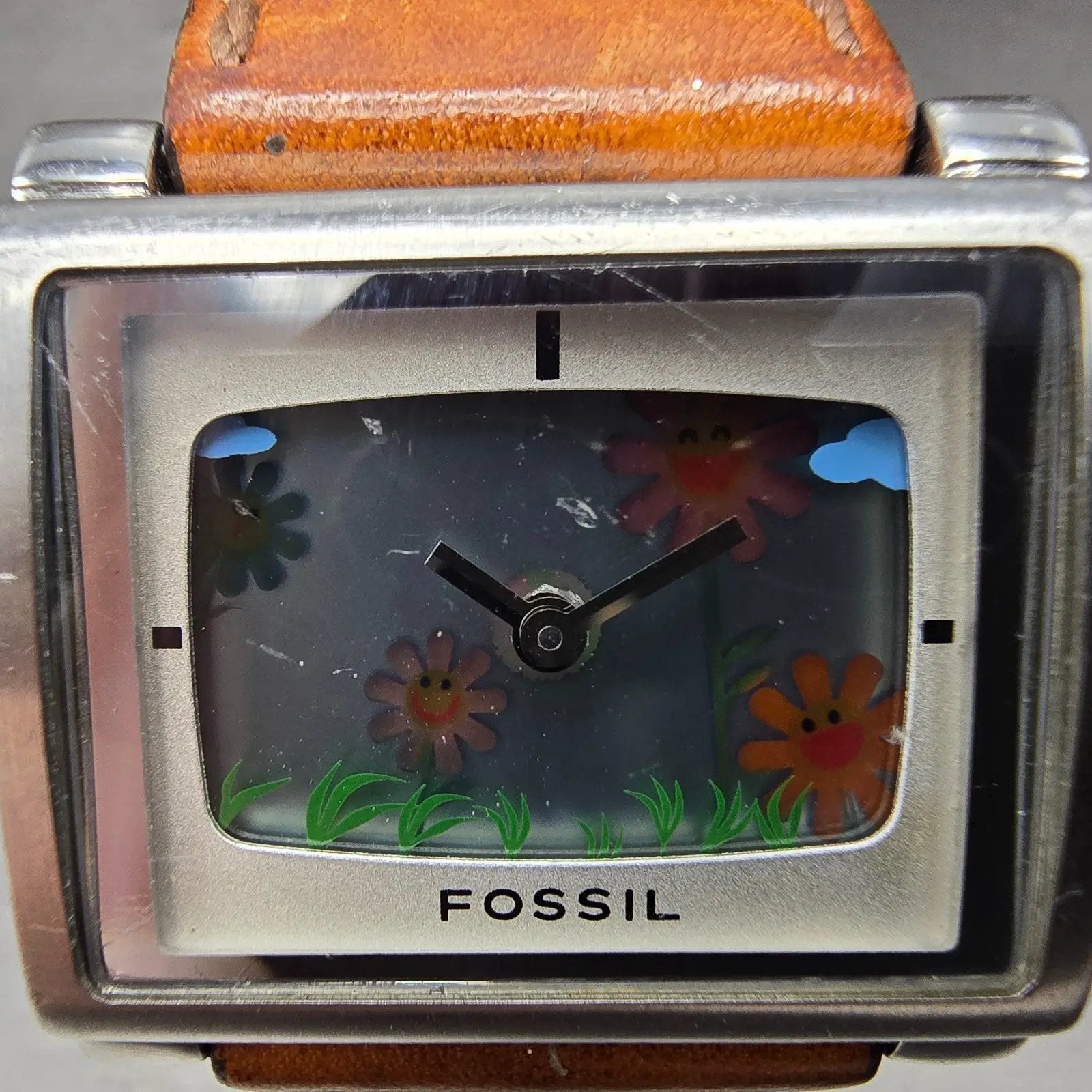 Fossil Big Tic Watch Women 30mm Silver Dial Silver Tone Flower ES-1126 New Batt1