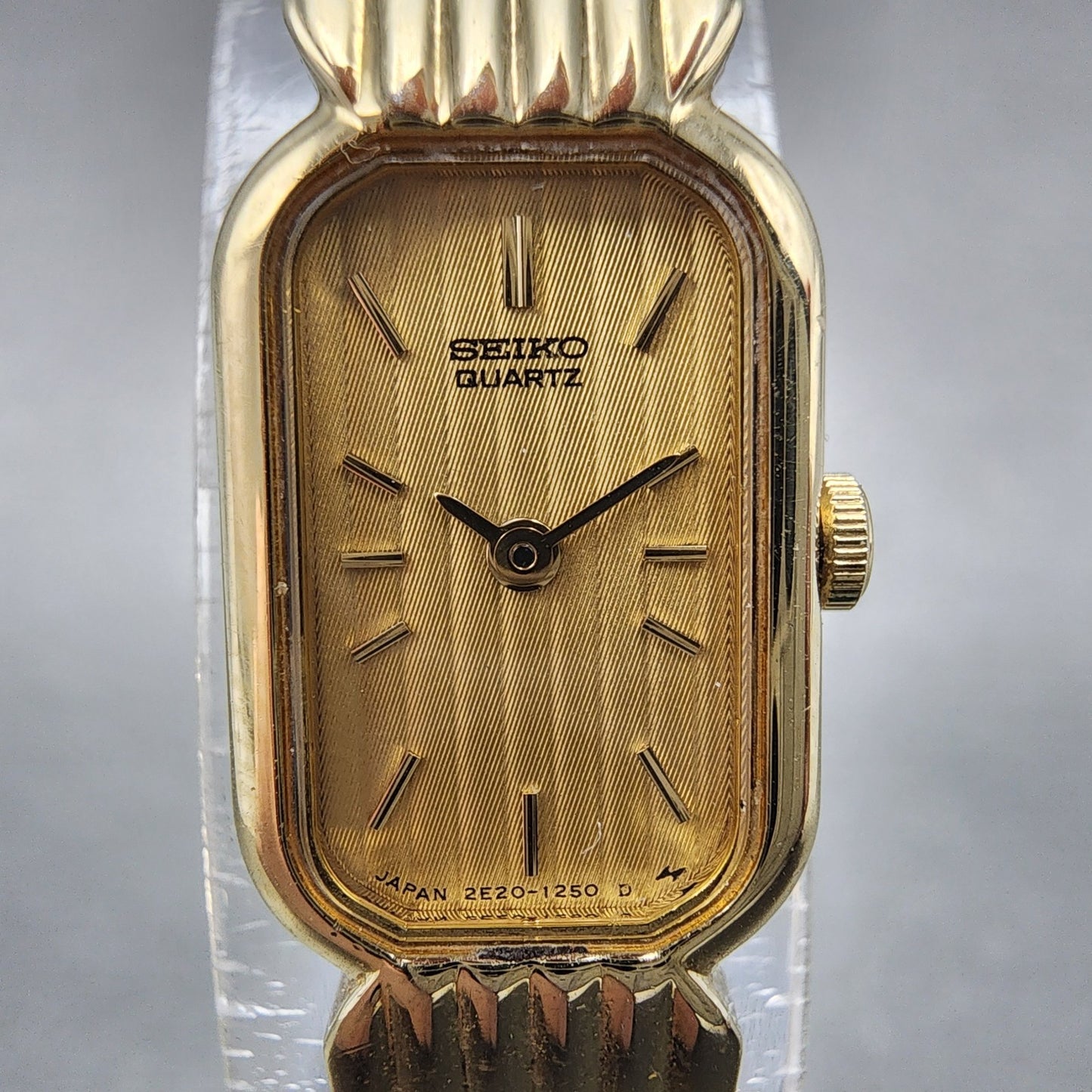 Seiko Tank Watch Women 13mm Champagne Dial Gold Tone 2e206019 New Battery1