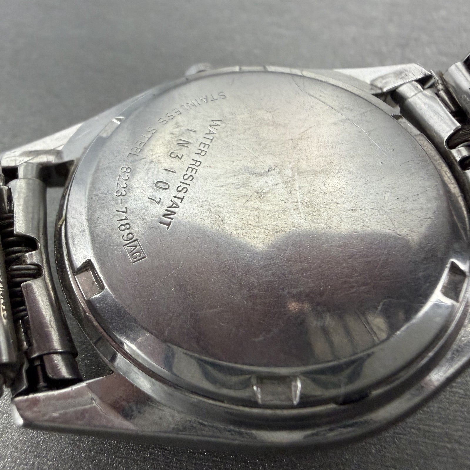 Seiko SQ Watch Men 35mm Silver Dial Silver Tone Daydate 8223-7189 New Batt9