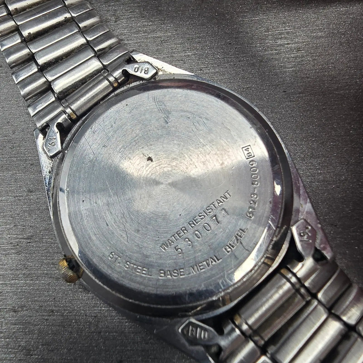 Seiko SQ Mens Watch 34mm Silver Dial Two Tone Daydate Round 8123-8009 New Batt10