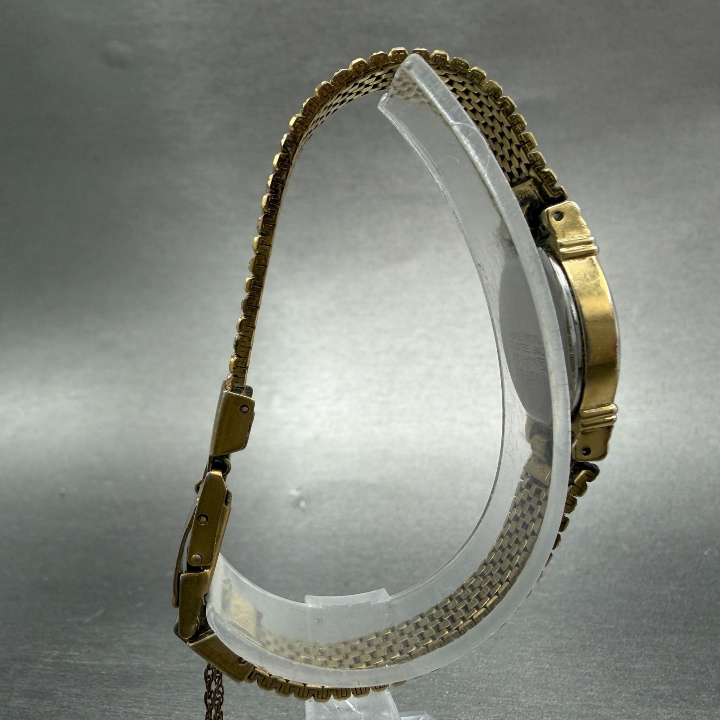 Seiko Watch Women 17mm Champagne dial Gold Tone Oval 2Y01-5C19 New Battery GVD8