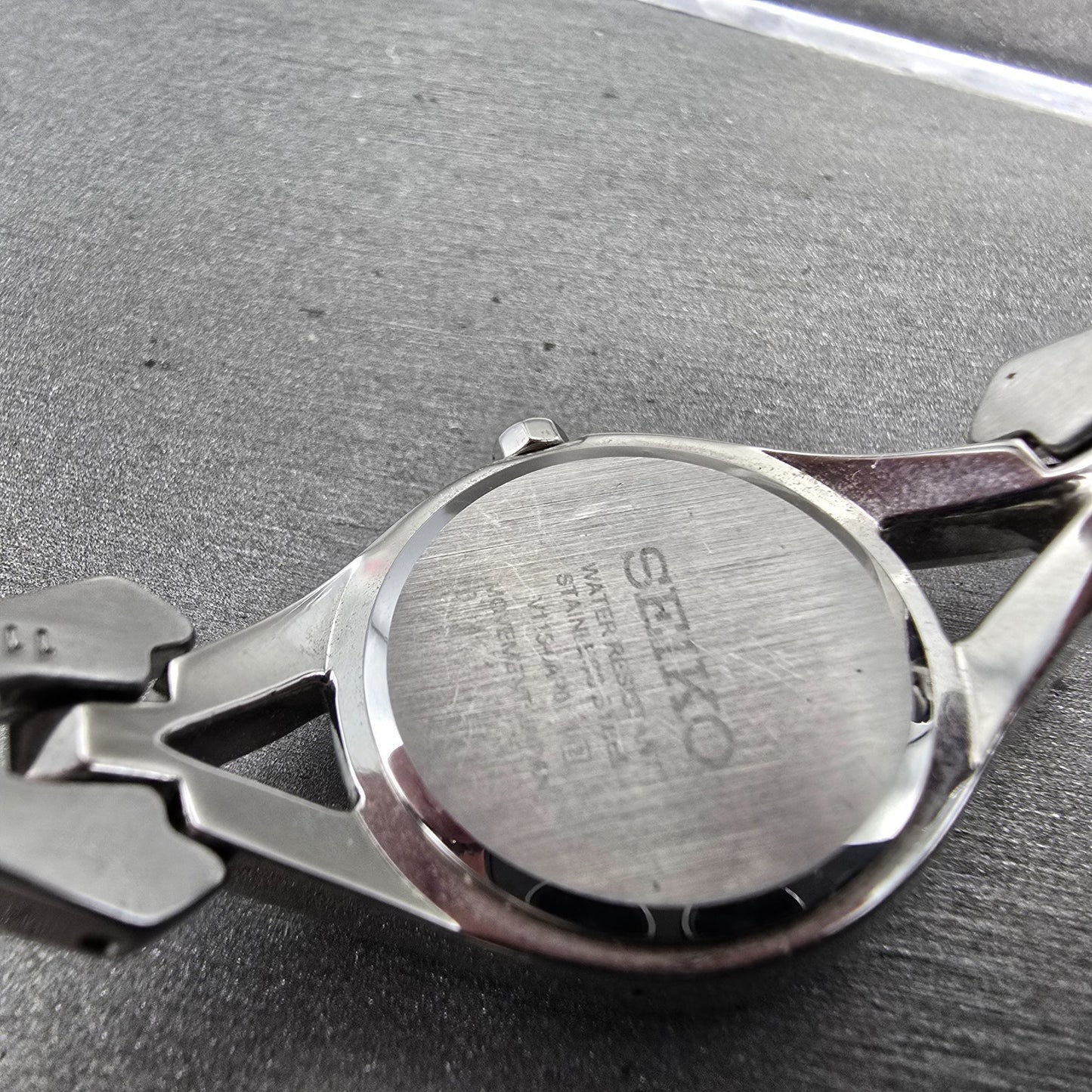 Seiko Solar Watch Women 23mm MOP Dial Silver Tone Round V115-0AP0 Runs Pfizer9