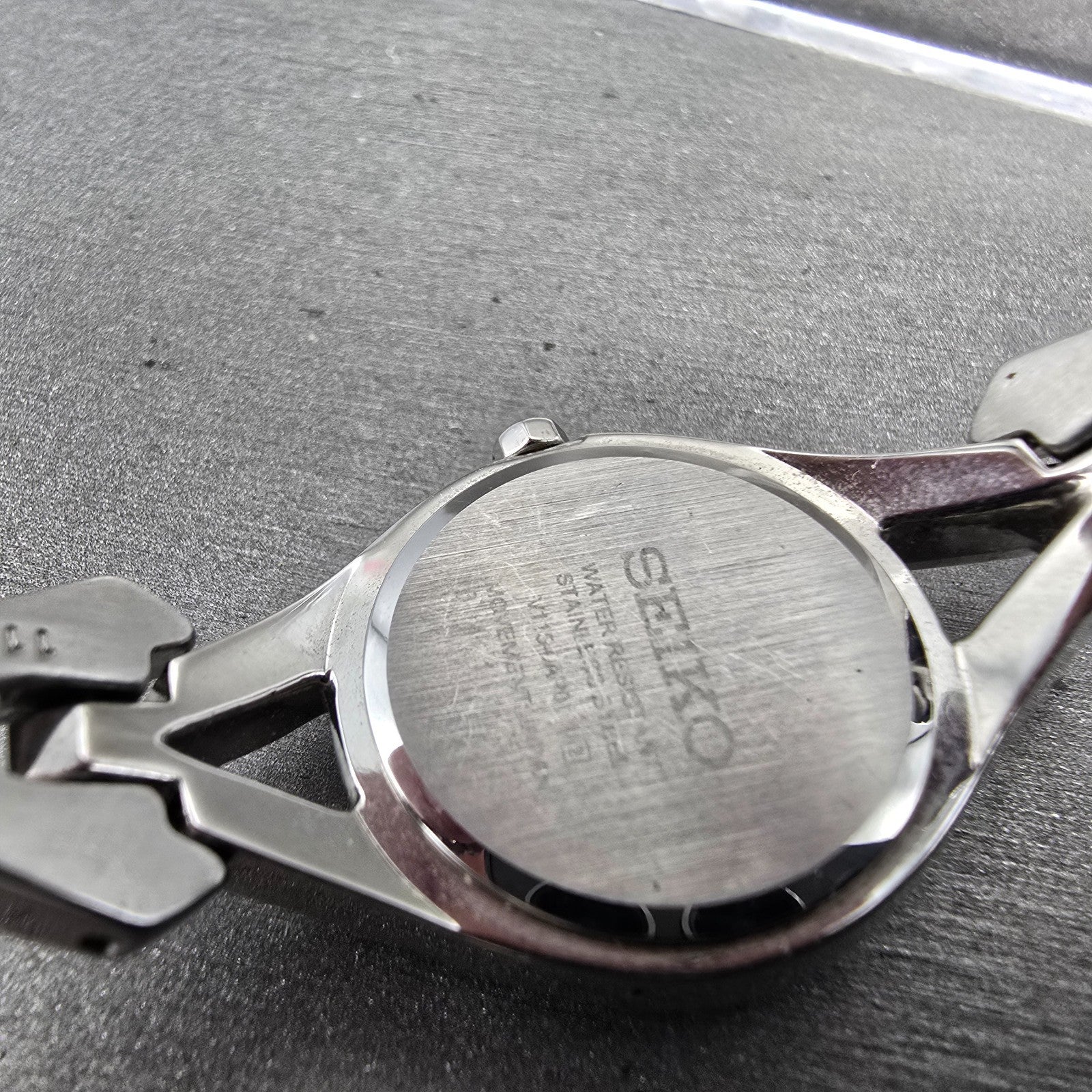 Seiko Solar Watch Women 23mm MOP Dial Silver Tone Round V115-0AP0 Runs Pfizer9