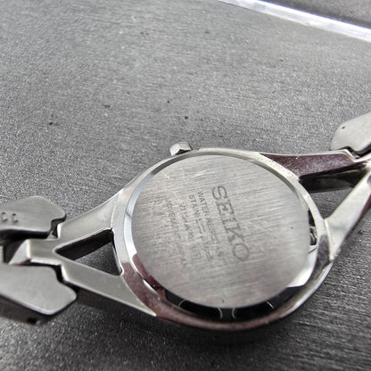 Seiko Solar Watch Women 23mm MOP Dial Silver Tone Round V115-0AP0 Runs Pfizer9