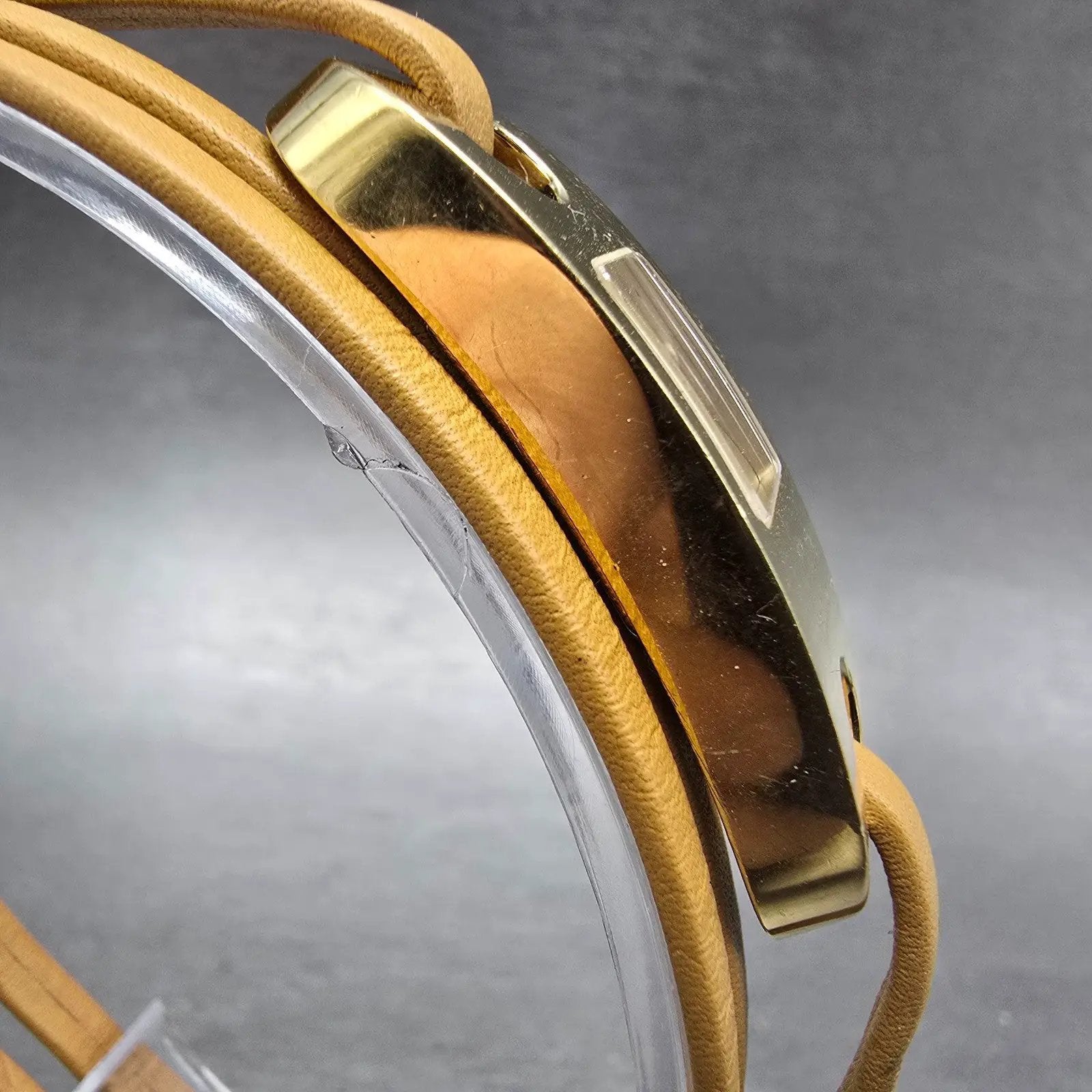 Gucci 6100L Tank Watch Women 14mm Champagne Dial Gold Tone New Battery3