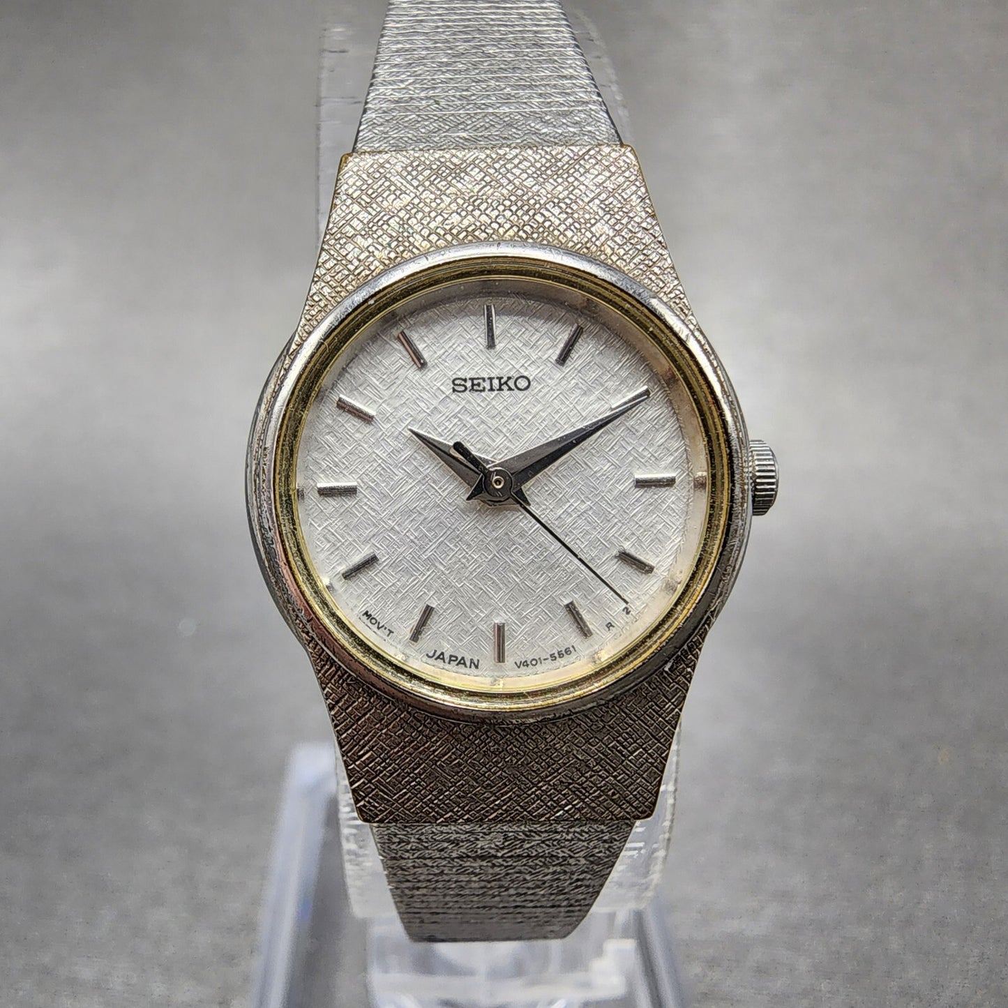 Seiko Watch Women 20mm White Dial Silver Tone Round V4011819 New Battery0