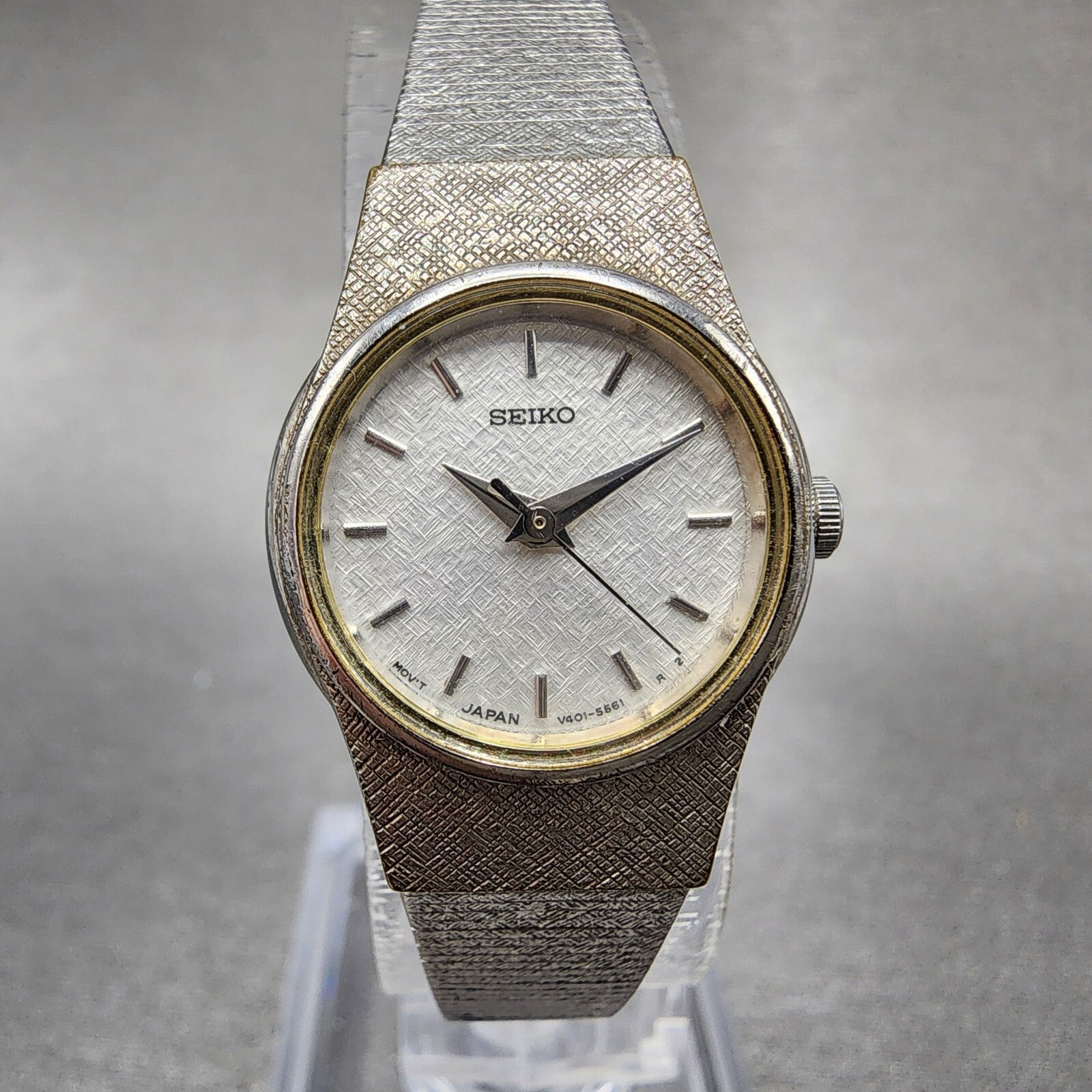 Seiko Watch Women 20mm White Dial Silver Tone Round V4011819 New Battery0