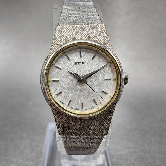 Seiko Watch Women 20mm White Dial Silver Tone Round V4011819 New Battery0