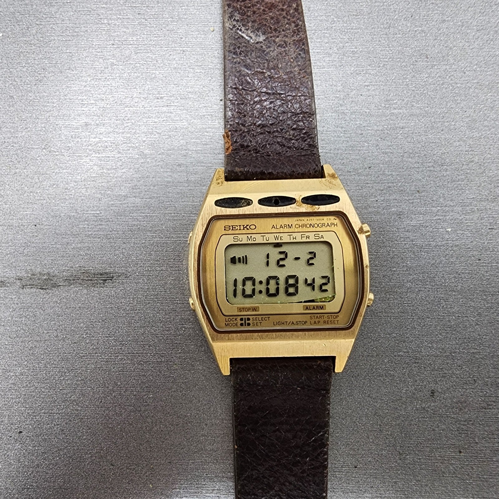 Seiko Digital Watch Men Gold Tone SAMPLE A2575009 NO MOVEMENT PARTS0
