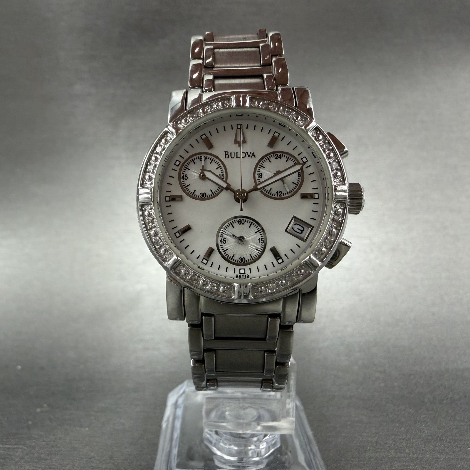 Bulova Chronograph Watch Women 30mm White Dial Silver Tone Date 96R19 New BattAB5