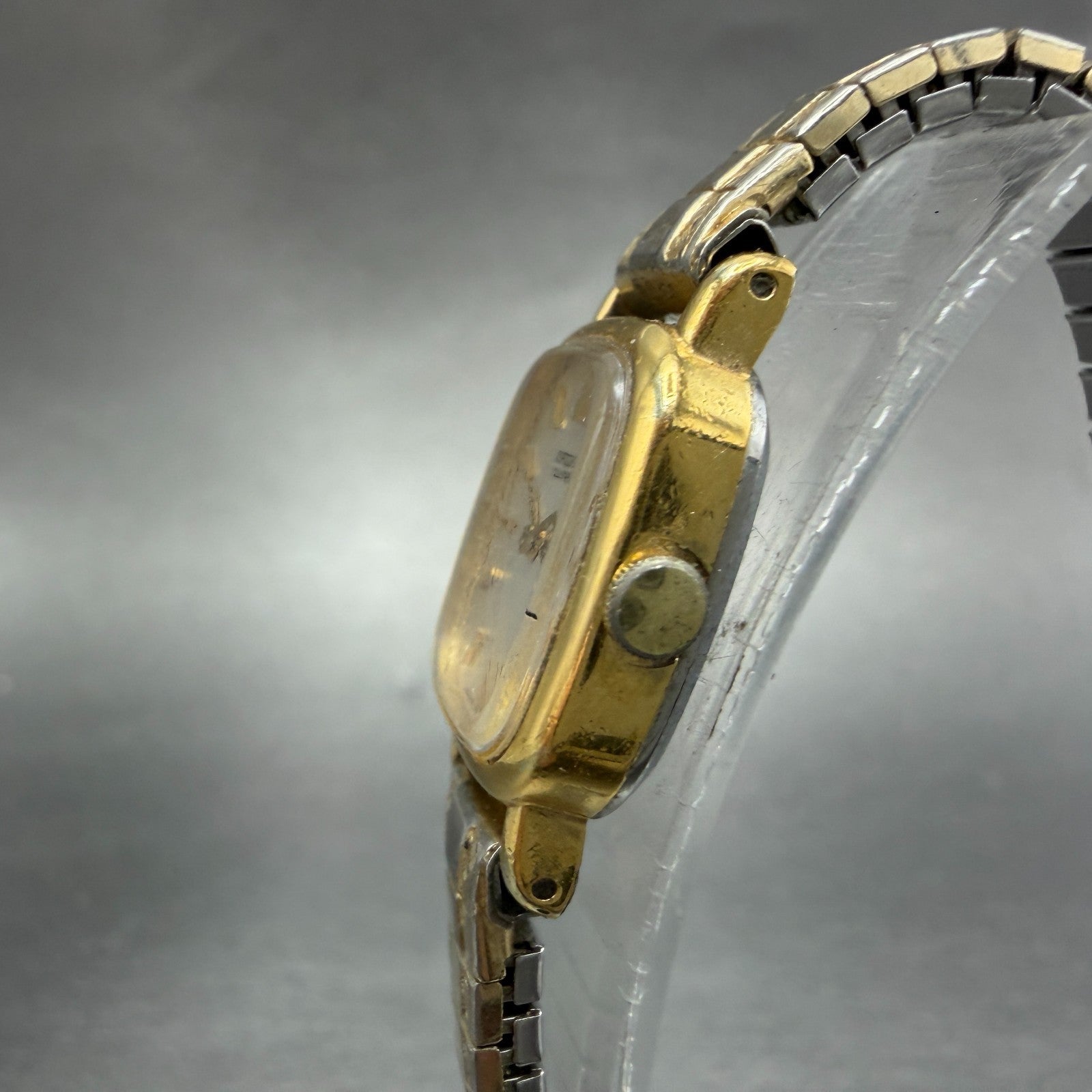Seiko Tank Watch Women 17mm Silver Dial Gold Tone 1400-6569 New Battery Vintage2