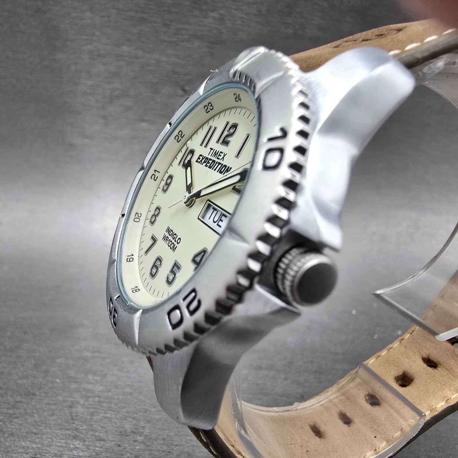 Timex Expedition Dive Watch Men 40mm Cream Dial Silver Tone Daydate New Battery2