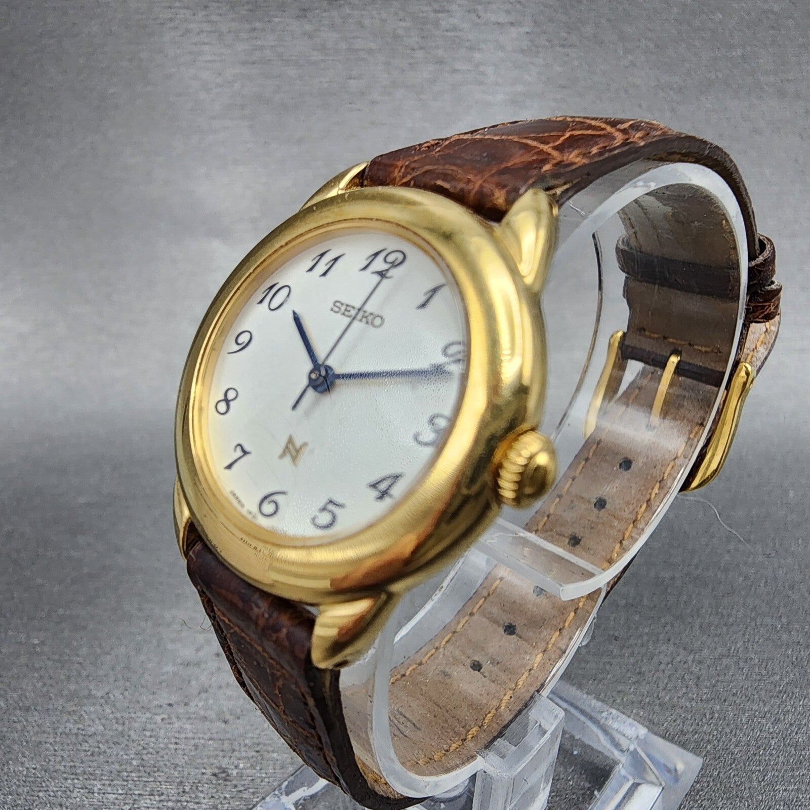 Seiko Neue Watch Women 26mm White Dial Gold Tone Round 1F210050 New Battery1