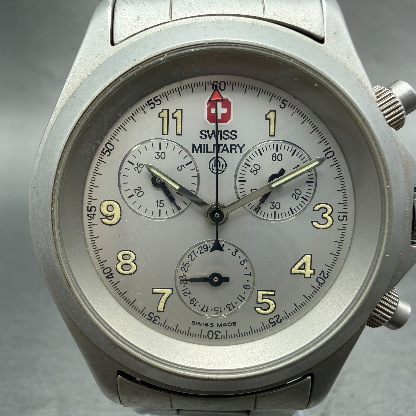 Swiss Military Chronograph Watch Men 37mm Silver Dial Steel Date 8304 New Batt1