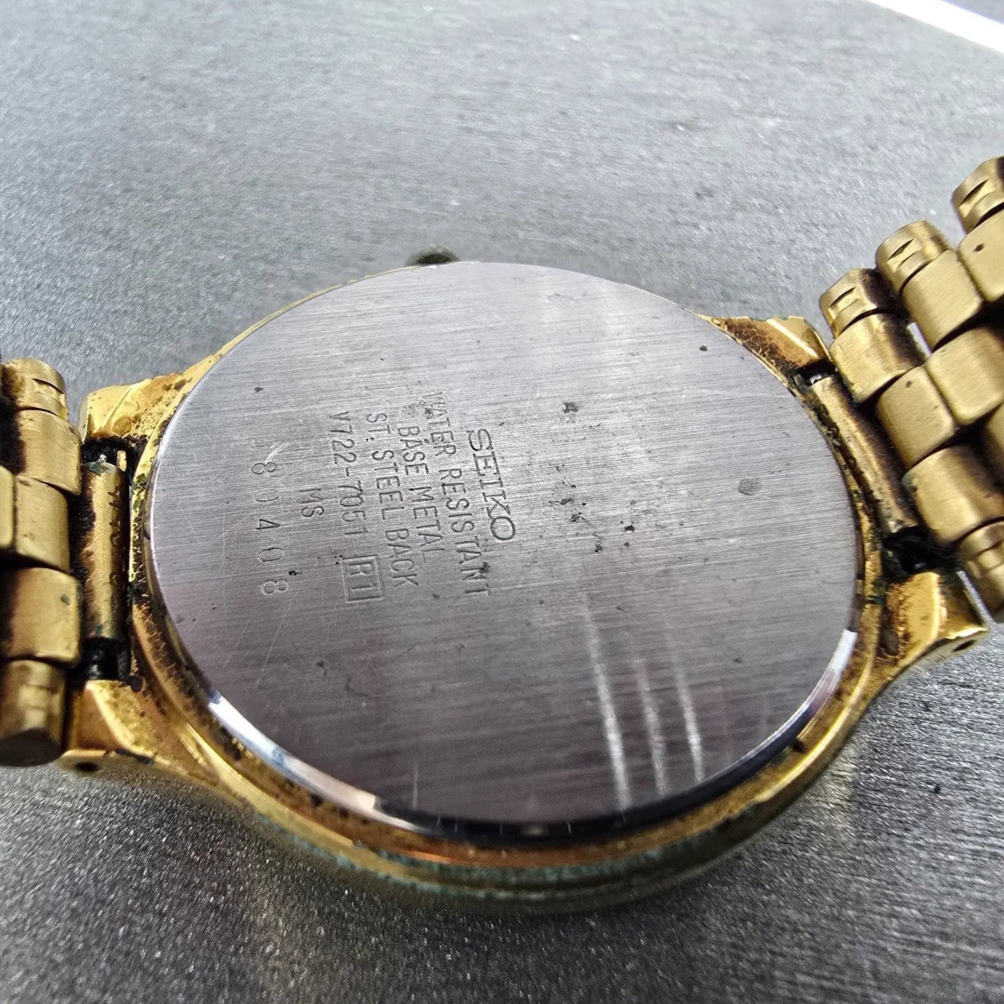 Seiko Watch Men 33mm Black Dial Gold Tone Date Round V722-7051 PARTS Vintage10