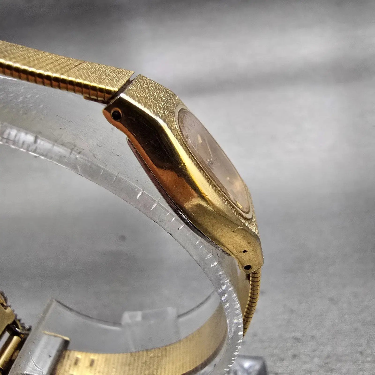 Seiko Watch Women 17mm Gold Dial Gold Tone Oval 2P20-5259 New Battery Vintage3