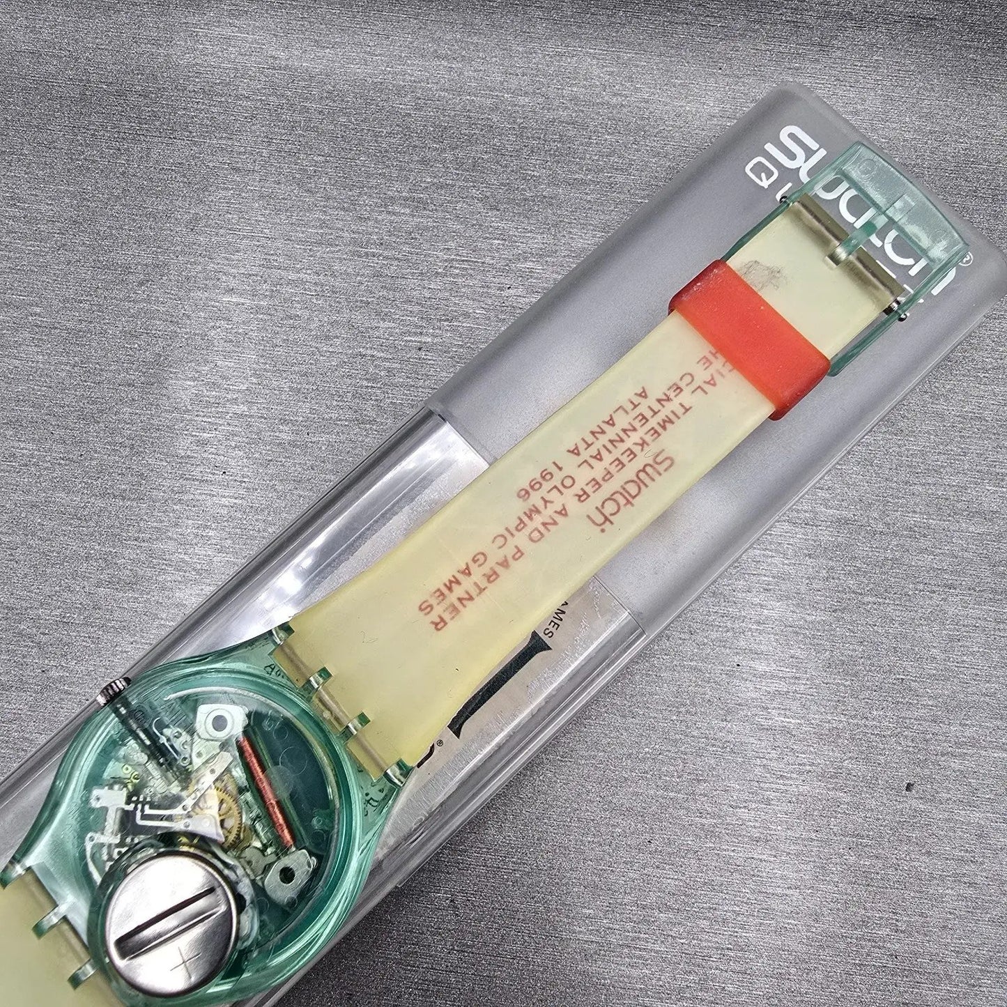 Swatch ATLANTA LAURELS Watch Men 34mm Green Dial Green Case GZ145 New Battery8