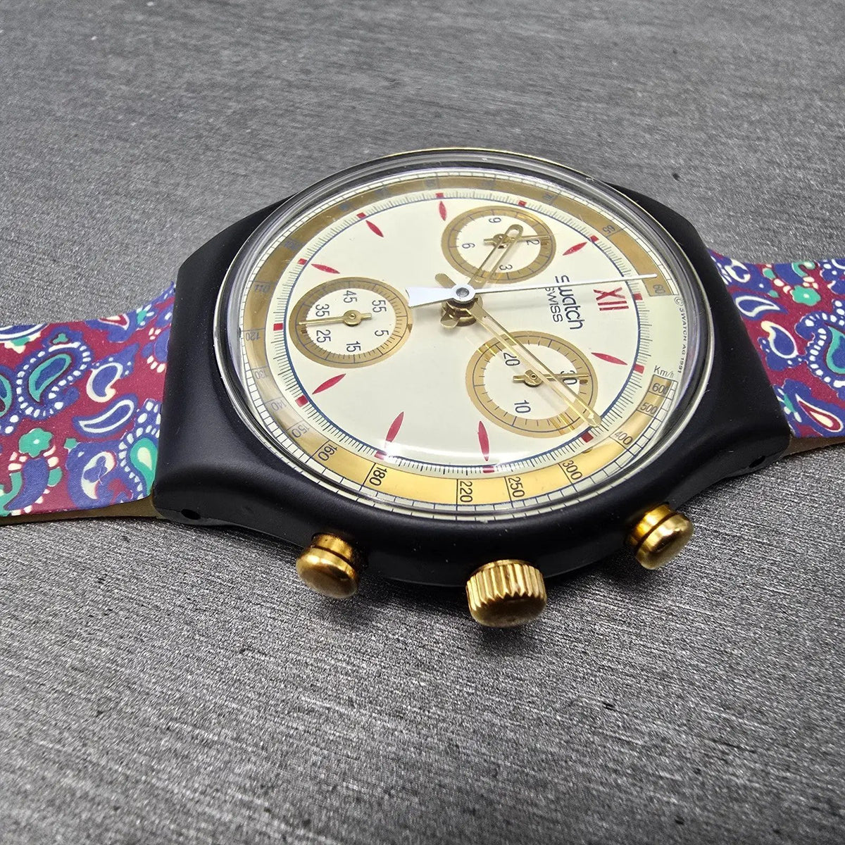 Swatch Chrono Award Watch Men 37mm Cream Dial Black Date SCB108 New Batt NOS3