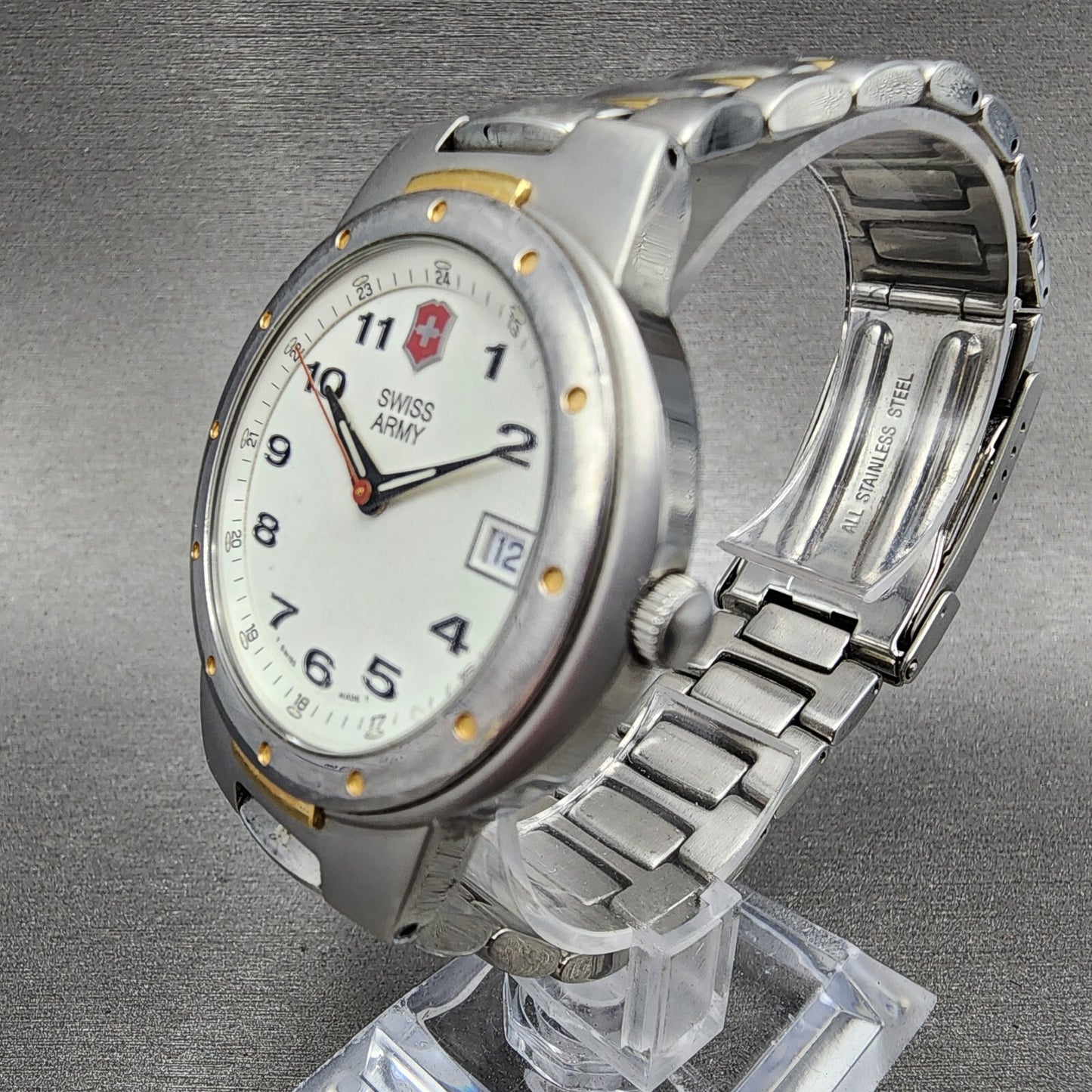 Victorinox Swiss Army Valiant Watch Men 39mm White Dial Two Tone Date Round Runs2