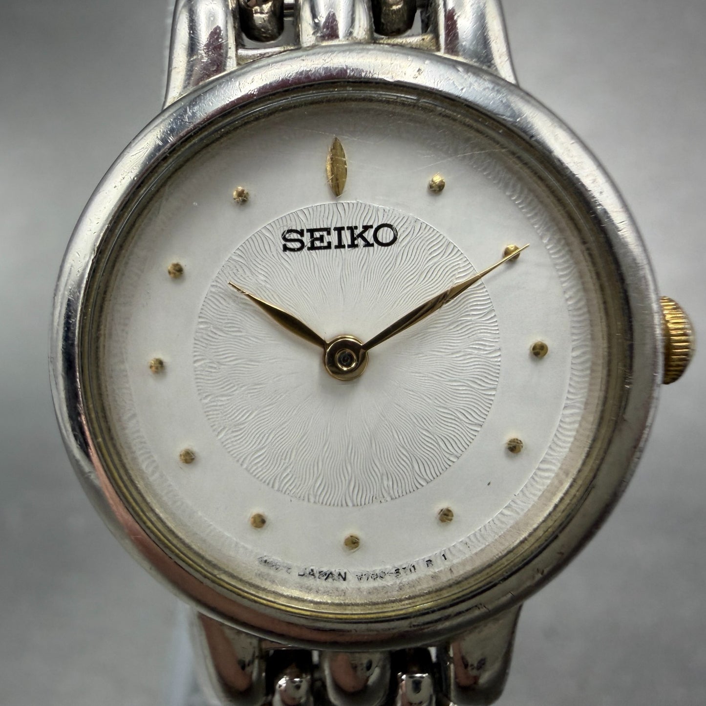Seiko Watch Women 24mm White Dial Two Tone Round V700-6380 New Battery Vintage1