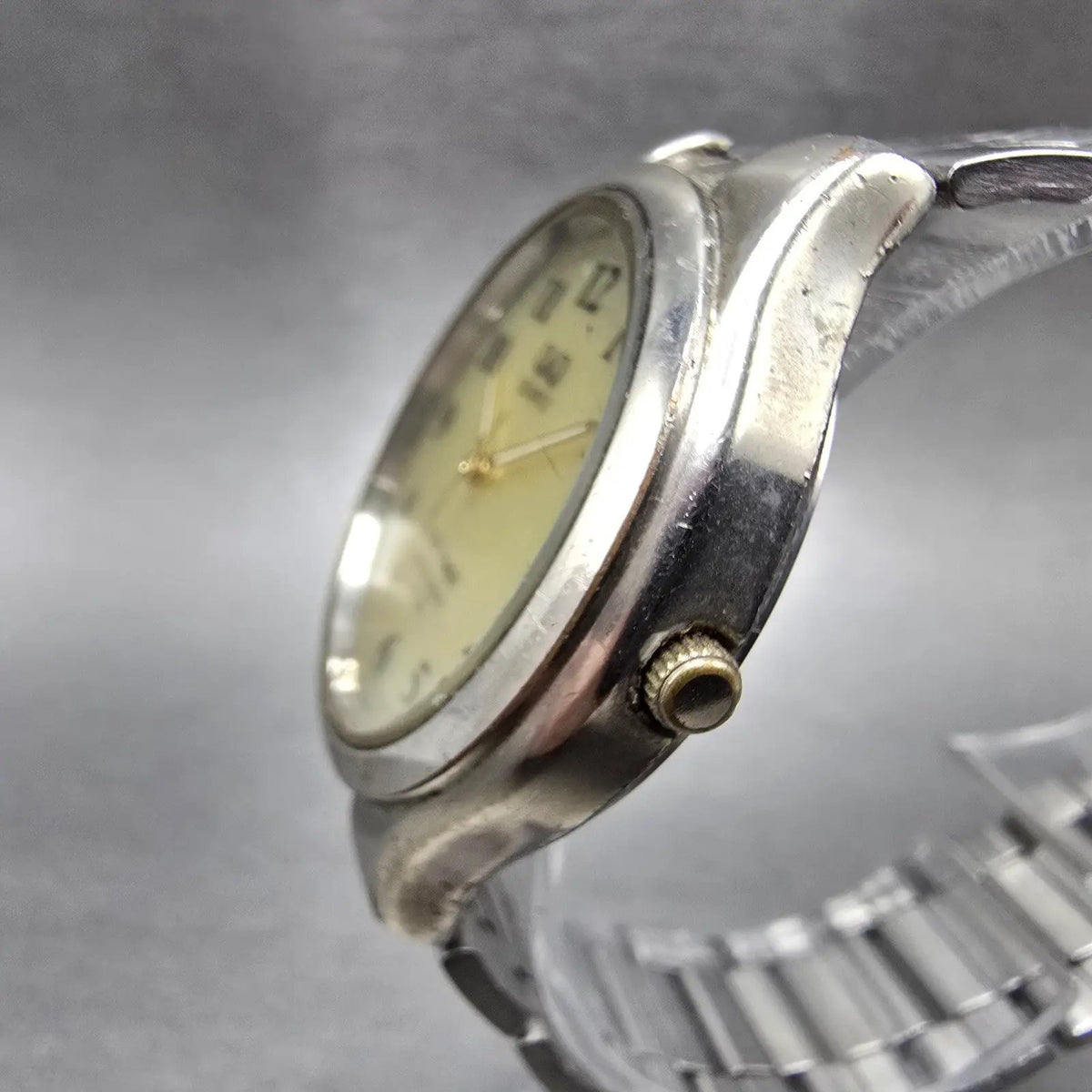 Citizen Q&Q Solar Watch Men 35mm Champagne Dial Silver Tone Round Bracelet Runs3