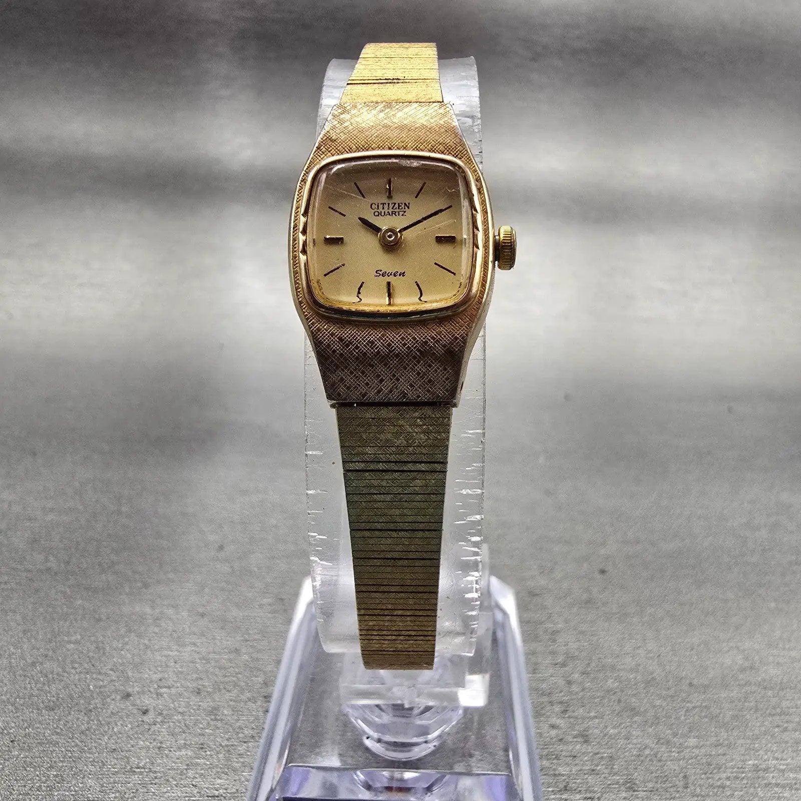 Citizen Watch Women 16mm Champagne Dial Gold Tone Oval 3220-949633 New Battery5