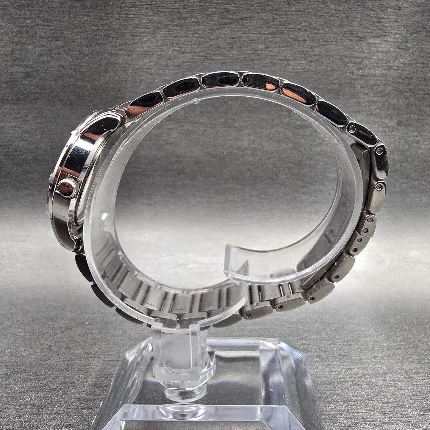 Bulova Womens Watch 29mm MOP Dial Silver Tone Date Diamonds 96R105 New Battery6