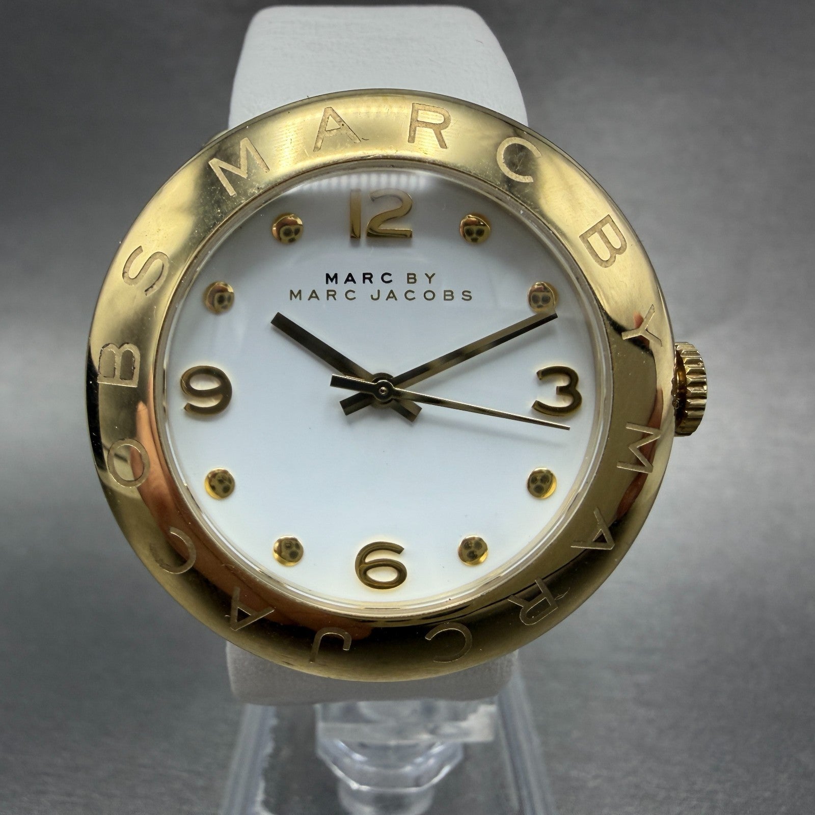Marc Jacobs Amy Watch Women 36mm White Dial Gold Tone Round mbm1150 New Battery1