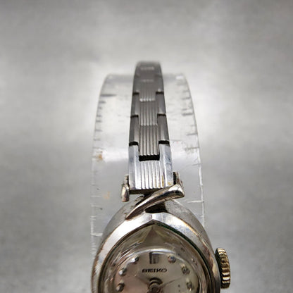 Seiko Watch Women 15mm silver Dial Silver Tone Oval 10-8160 Manual