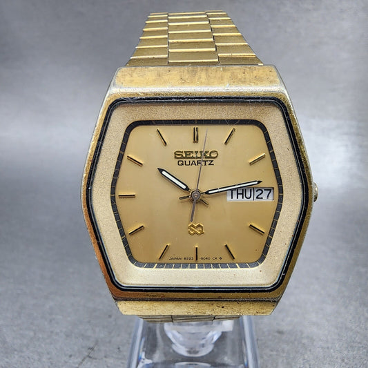 Seiko SQ Watch Men 35mm Gold Dial Gold Tone Daydate Hexagon 8223-5049 New Batt