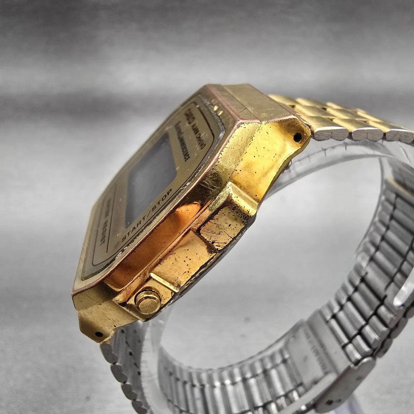 Casio A168 Digital Watch Men 35mm Gold Dial Gold Tone Chrono Alarm New Battery2