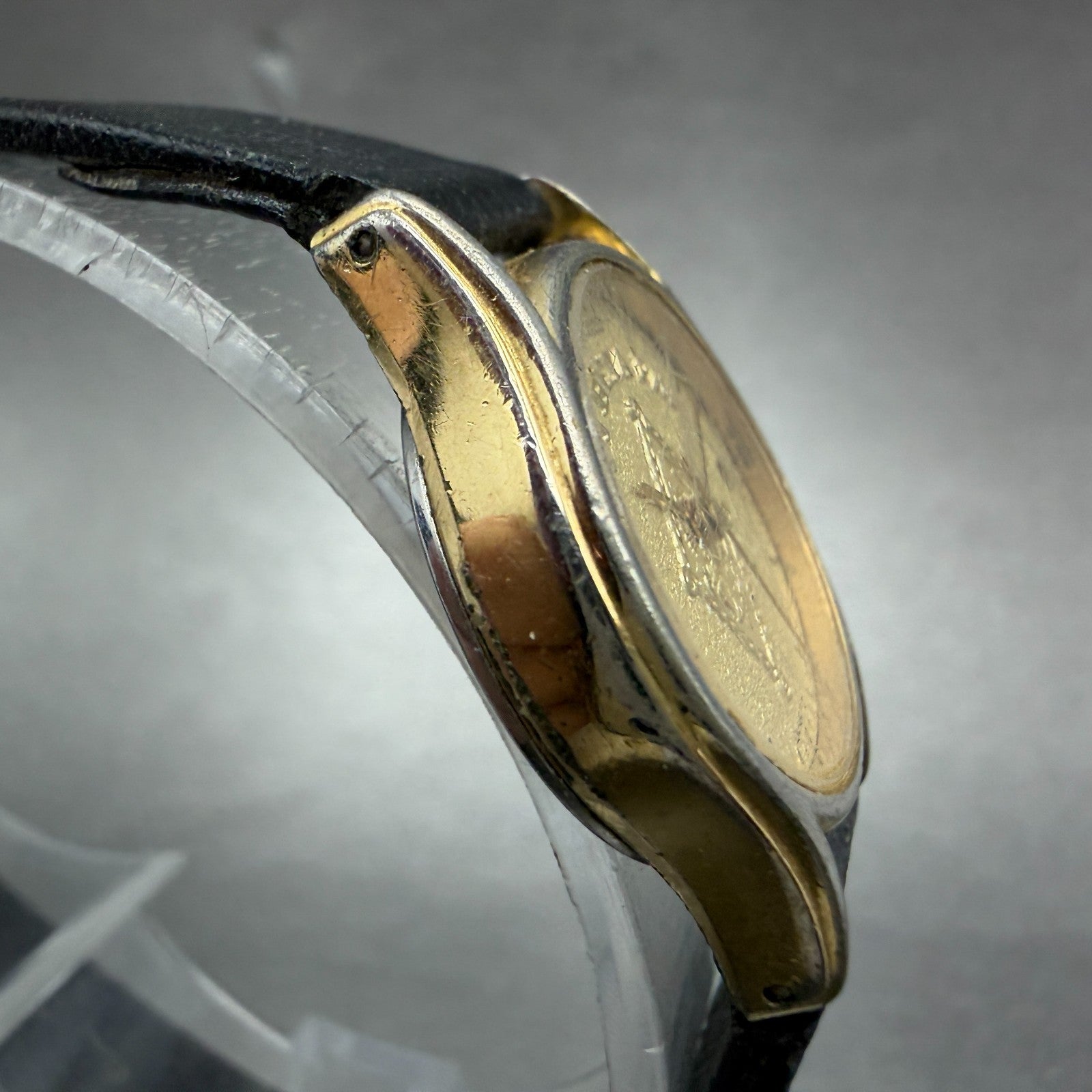 Seiko Watch Women 22mm Champagne Dial Gold Tone Round Date 3Y02-0039 New Battery3
