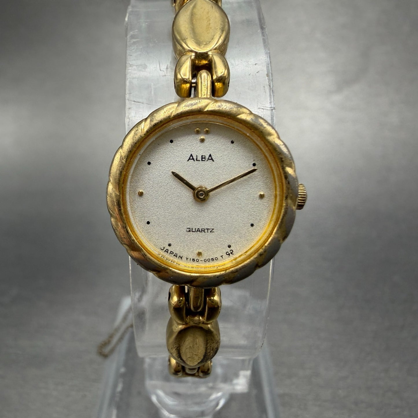 Seiko Alba Watch Women 17mm White Dial Gold Tone Round Y150-0A30 New Battery0