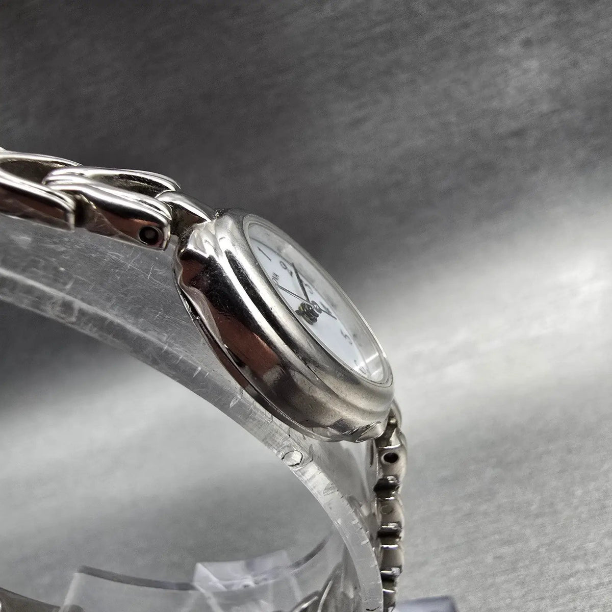 Bulova Watch Women 17mm White Dial Silver Tone Oval 96L12 New Battery JP 453