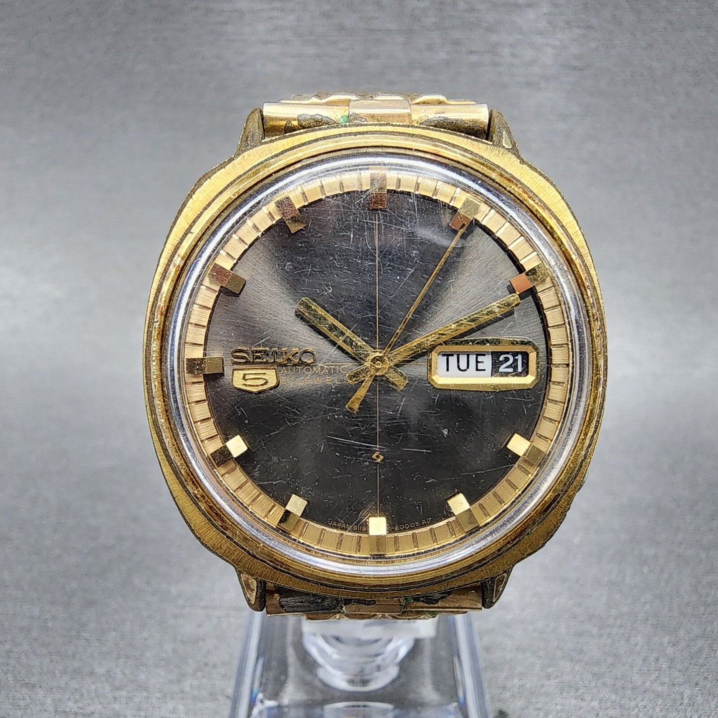 VTG Seiko 5 Watch Men 36mm Black Dial Gold Tone Daydate Round 61196000 Runs0