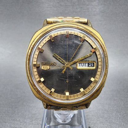 VTG Seiko 5 Watch Men 36mm Black Dial Gold Tone Daydate Round 61196000 Runs0