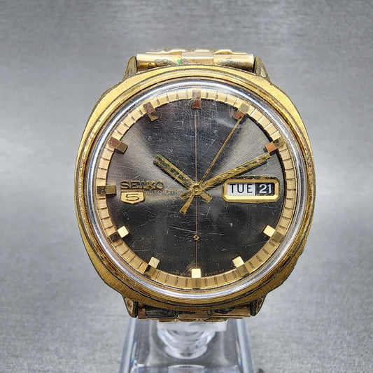 VTG Seiko 5 Watch Men 36mm Black Dial Gold Tone Daydate Round 61196000 Runs0