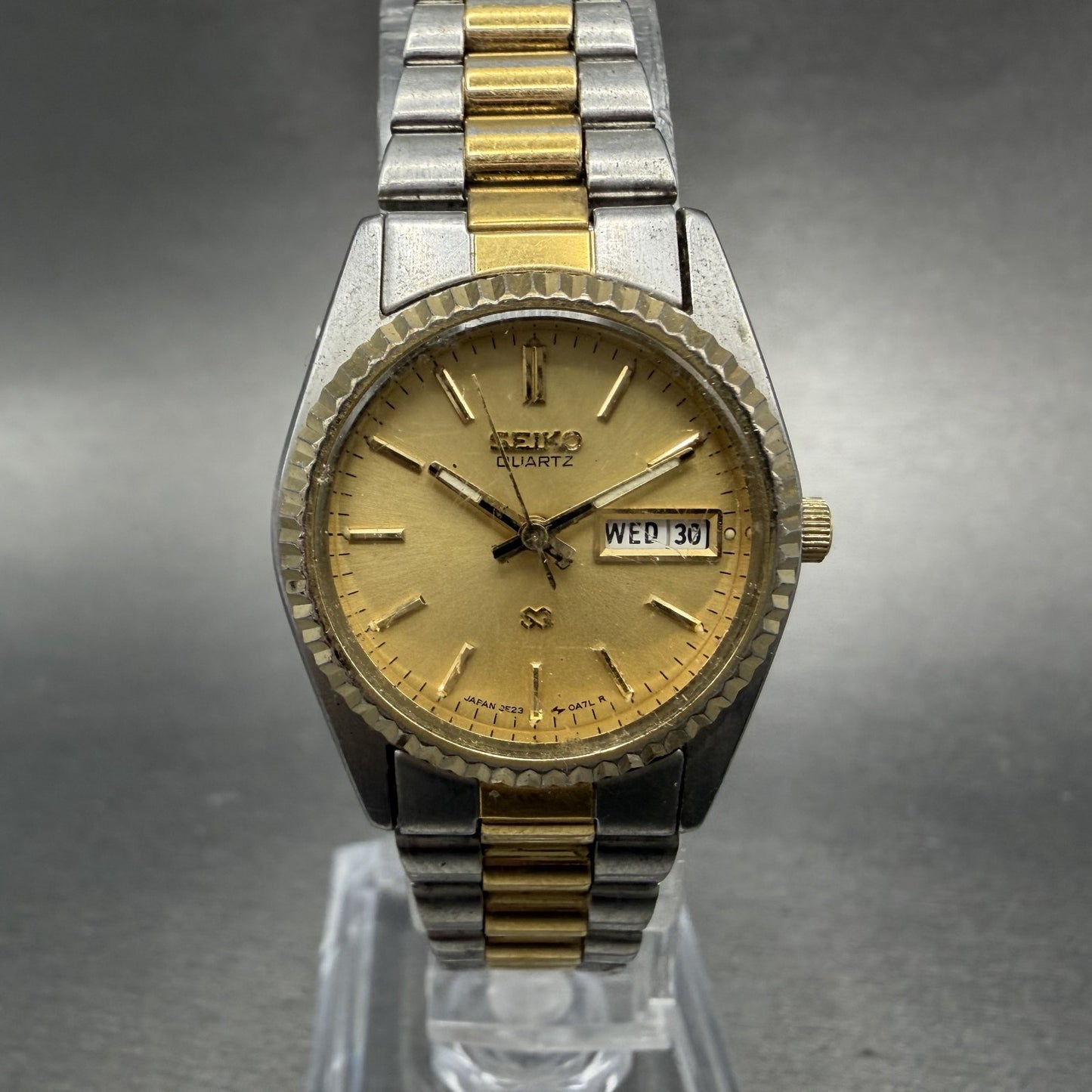 Seiko SQ Watch Women 24mm Gold Dial Two Tone Daydate Round 3E23-0A60 New Batt YU0